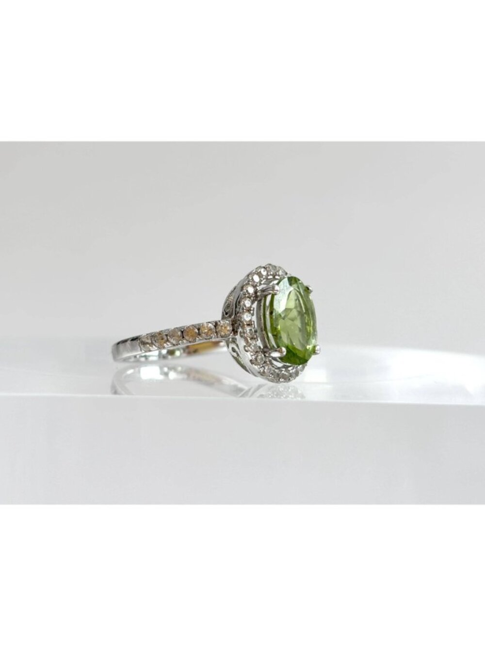 Peridot Gemstone Halo CZ Lined Sterling Silver 925 Vintage Ring - sz 7.25 - Picture 2 of 16